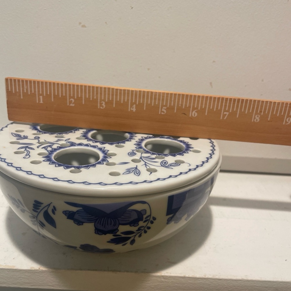Vintage MAM Motlahedeh  Blue and White Floral Ceramic Flower Frog - Picture 10 of 12